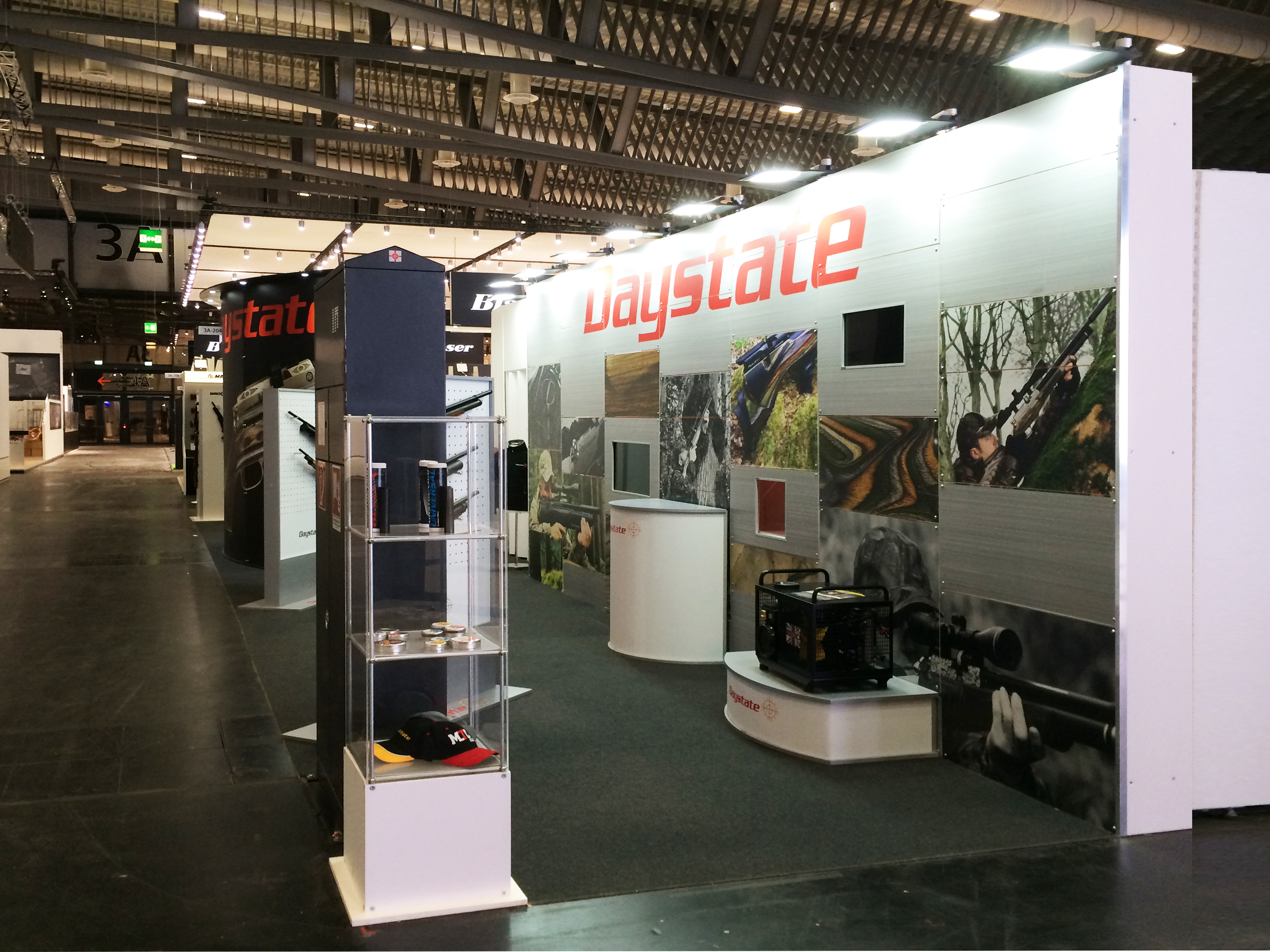 Montaje de stand de exposición Quadra Mono 11 Fastand accessori stand fiera