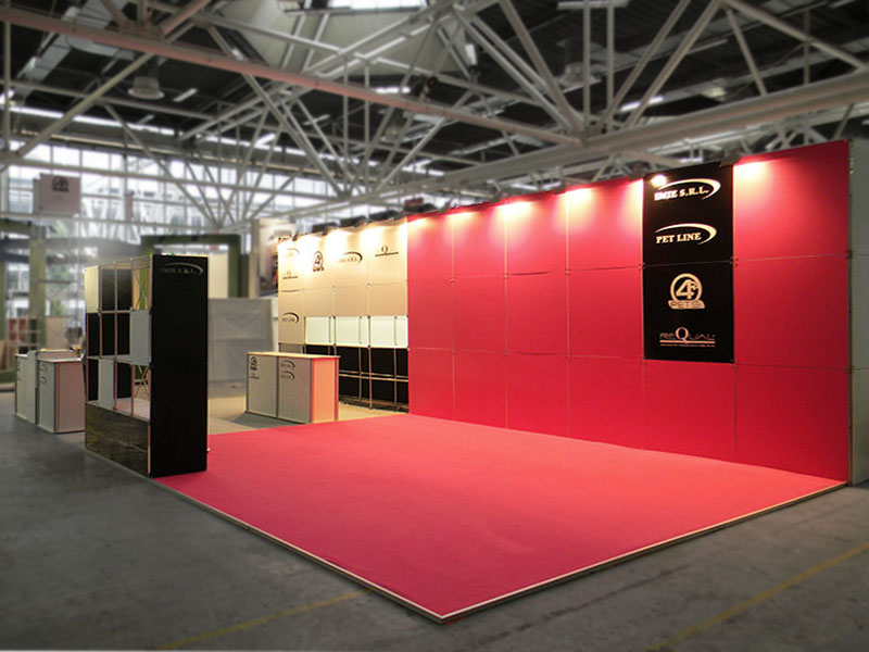 Montaje de stand de exposición Quadra Mono 17 Fastand accessori stand fiera