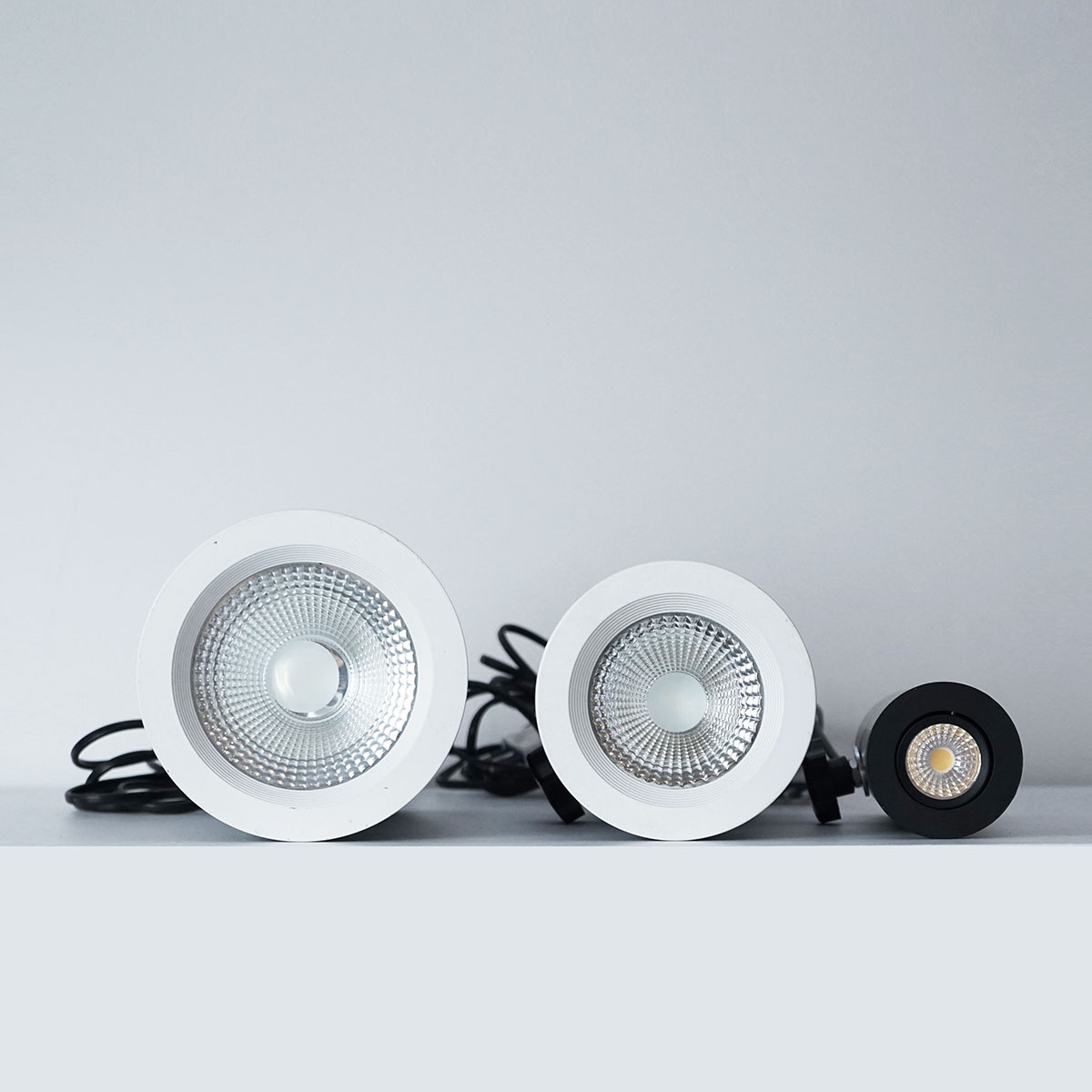 Stand de exposición con estanterías y nichos de exposición