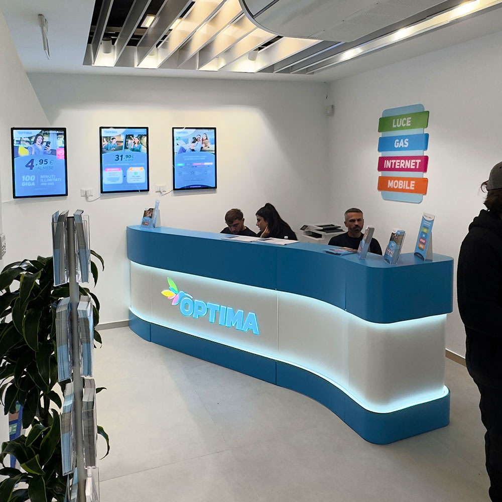 Stand de exposición con estanterías y nichos de exposición