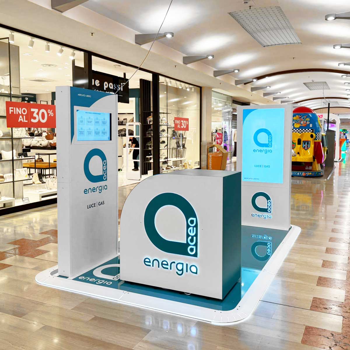 Stand de exposición con estanterías y nichos de exposición