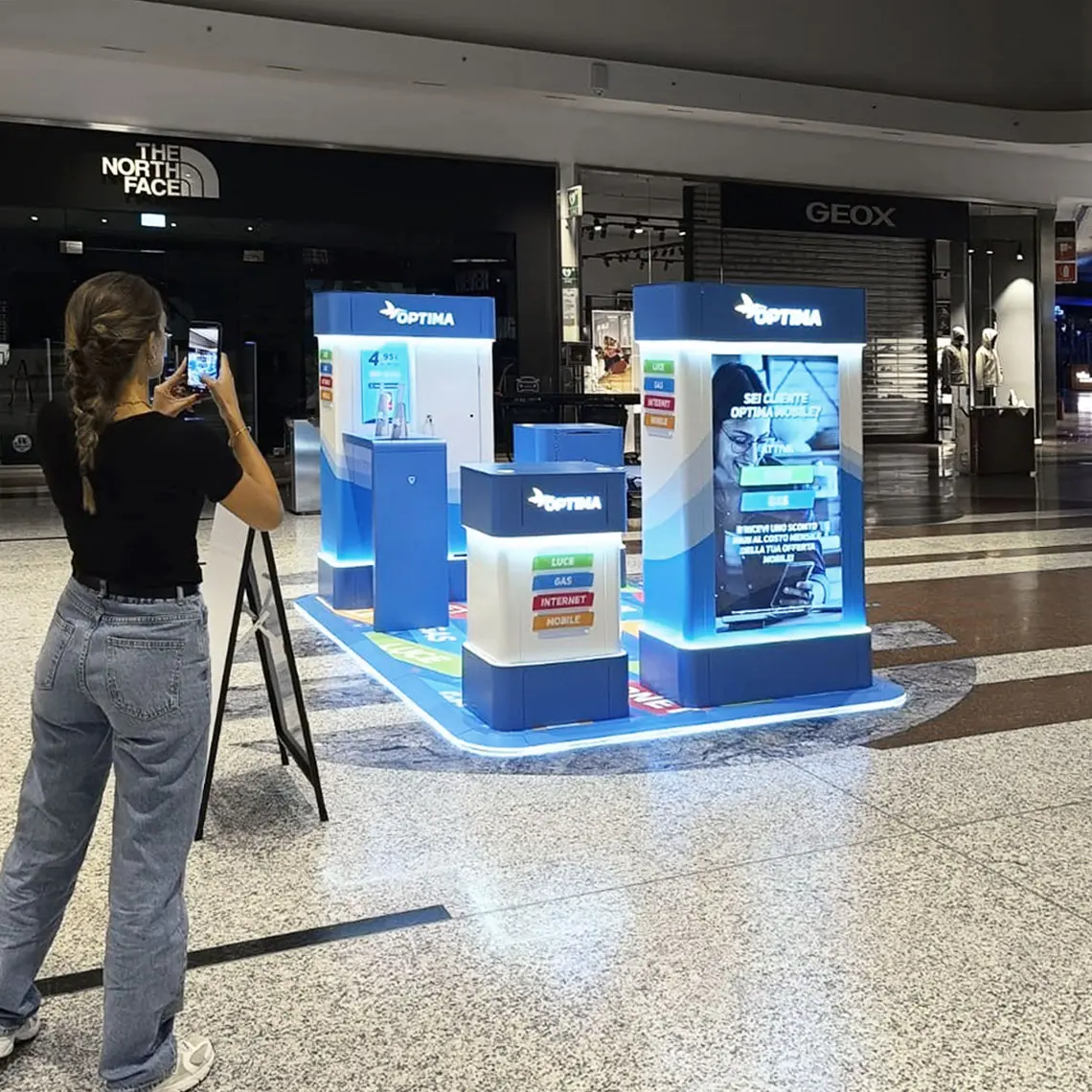 optima3 Stand para centro comercial en Milán